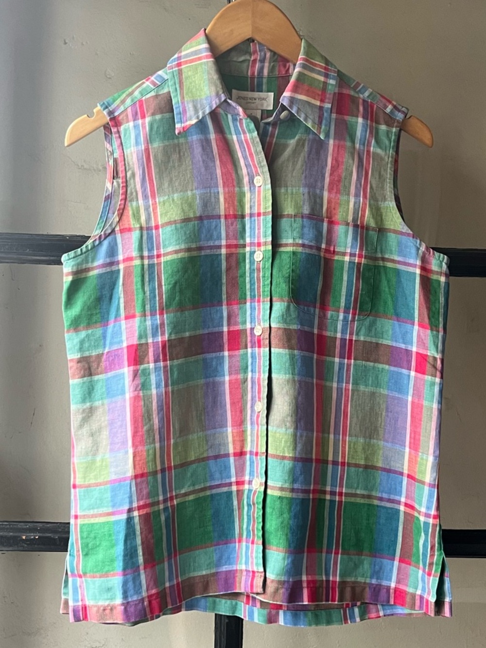 Darling 90’s Jones New York Sport Pure Linen Plaid Sleeveless Button Up